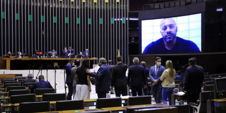 Câmara mantém prisão do deputado Daniel Silveira