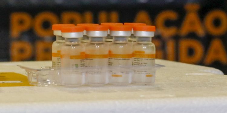 Paraná vai receber 2,4 milhões de doses de vacina até março