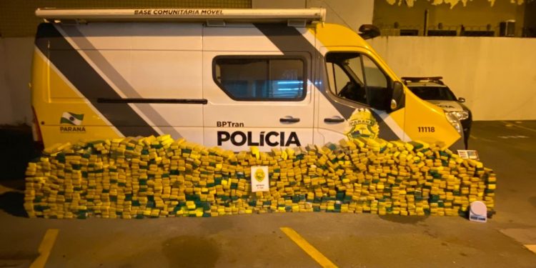 Em abordagem de trânsito, policiais militares apreendem 752 quilos de maconha