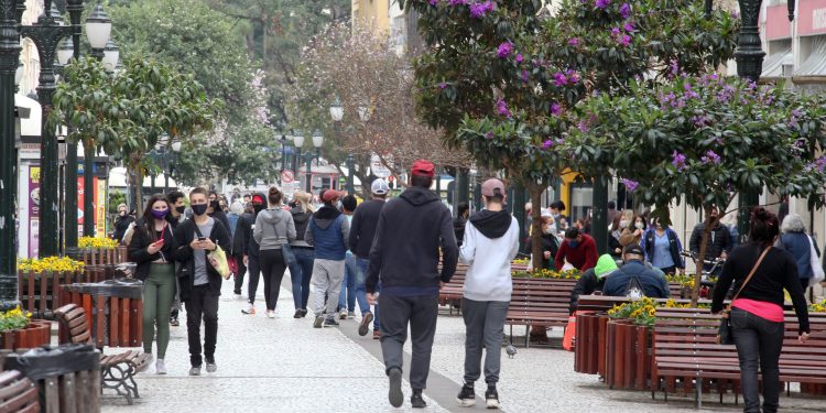 Pandemia de Covid-19 levou 171 dias para chegar aos 399 municípios