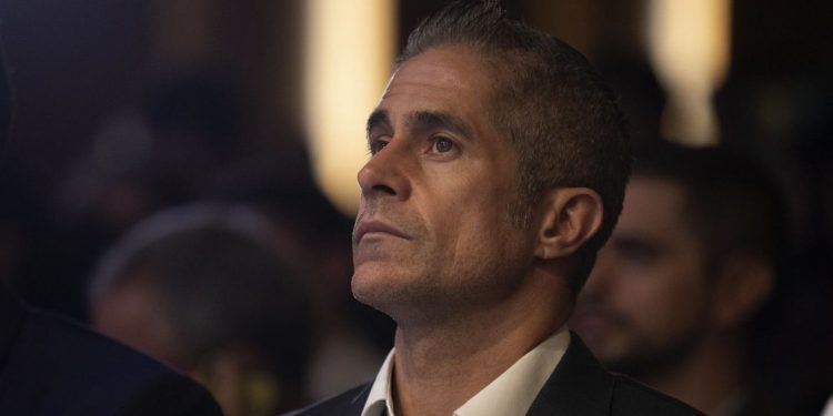 Corinthians anuncia Sylvinho como novo treinador