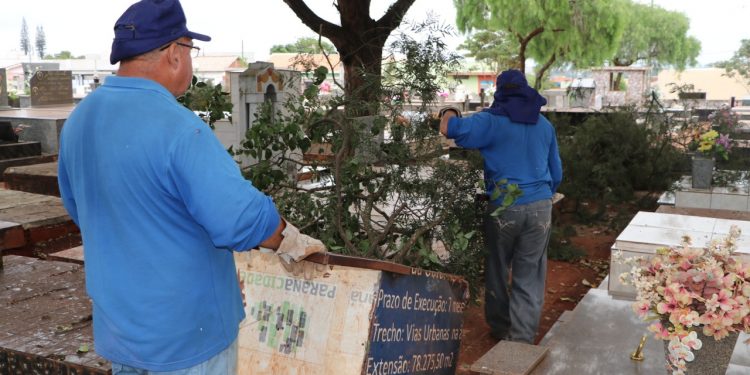 Força tarefa executa serviços de limpeza e manutenção do Cemitério