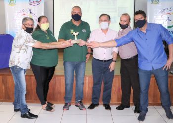 Troféu Prêmio Gestor Público Paraná 2020 é entregue ao Programa Campo Mourão + Ativa