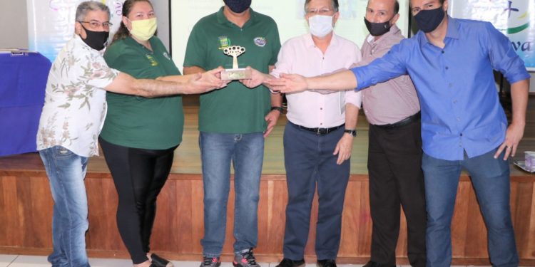 Troféu Prêmio Gestor Público Paraná 2020 é entregue ao Programa Campo Mourão + Ativa