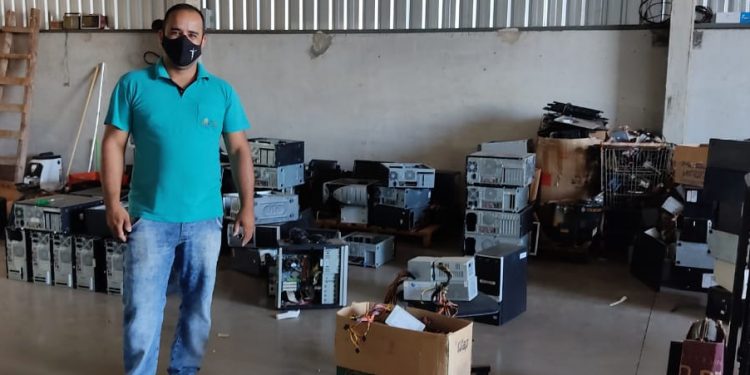 Lixo eletrônico de Campo Mourão é reciclado e exportado