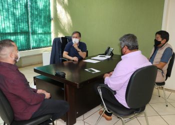 Prefeito apresenta demandas ao engenheiro do DER