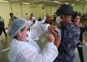 Vacinação para 60 anos na quinta-feira, das 14 às 21 horas