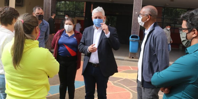 Campo Mourão: Douglas Fabrício vistoria resultados de investimentos no Colégio Estadual