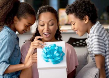 Campo Mourão: Nesta sexta e sábado, lojas abrem em horário especial