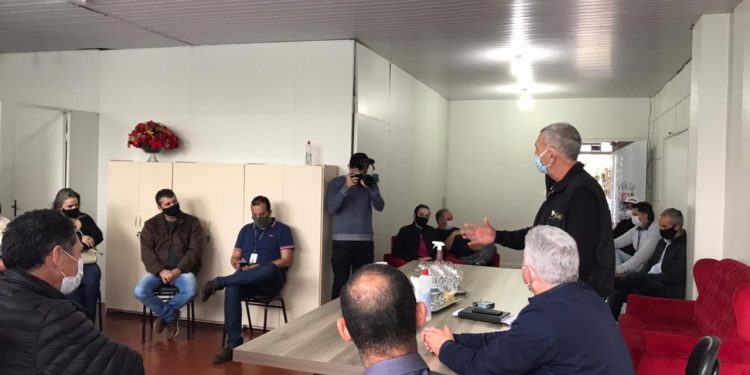 Campina da Lagoa: Douglas Fabrício se reúne com prefeito, vereadores e lideranças para tratar sobre projetos