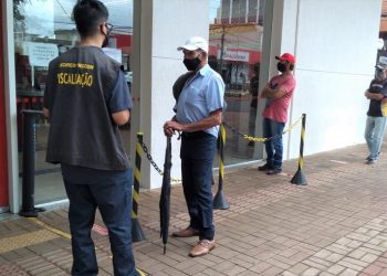 PROCON Campo Mourão fiscaliza filas de bancos e lotéricas e alerta para multas nos próximos dias