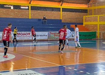 Vitória em Ampére faz Campo Mourão Futsal dar um salto na classificação do estadual