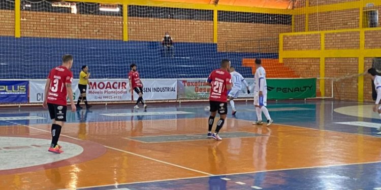Vitória em Ampére faz Campo Mourão Futsal dar um salto na classificação do estadual