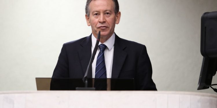 Deputados de Oposição pedem ao Ministério Público investigação de irregularidades na avaliação Atividade Paraná