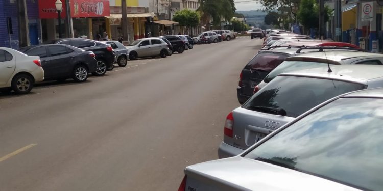 Estacionamentos diagonal e paralelo a canteiros serão extintos em Campo Mourão