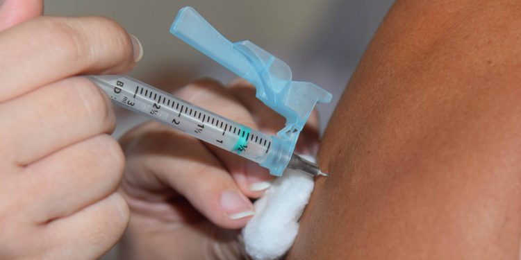 Virologista da Unioeste alerta sobre cuidados contra a Covid-19 mesmo após a vacina