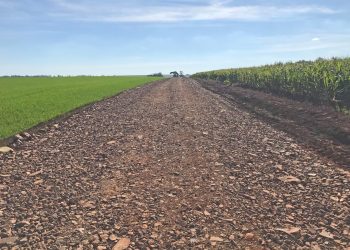 Estradas Rurais recebem melhorias nas Barras e no Piquirivaí