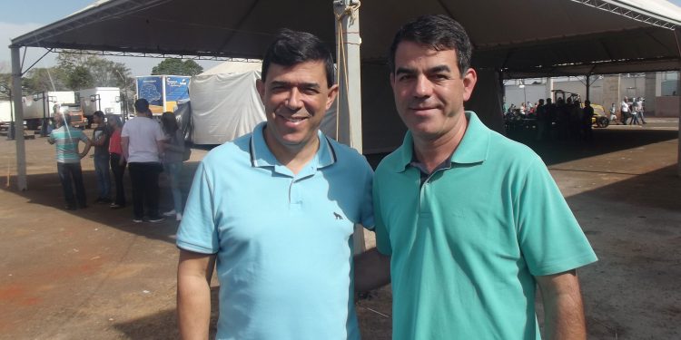 Dizem que cada pessoa tem uma outra pessoa igual por aí