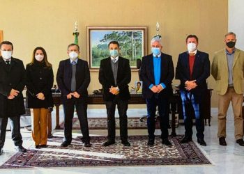 Lideranças de Campo Mourão debatem realizações no Município com presidente do TJ