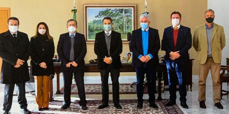 Lideranças de Campo Mourão debatem realizações no Município com presidente do TJ