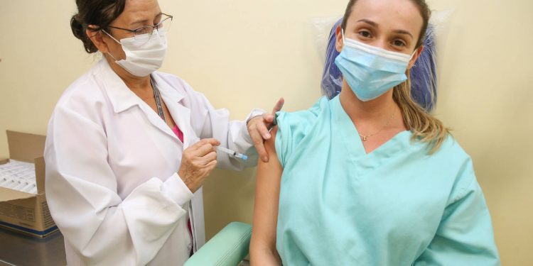 Paraná ultrapassa 4 milhões de vacinas aplicadas contra o coronavírus