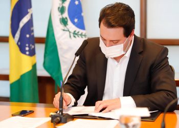 Governador sanciona lei que institui o Plano Estadual de Resíduos Sólidos do Paraná