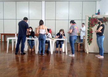 Com doses para população em geral, Paraná aplicou 56,7 mil vacinas no fim de semana