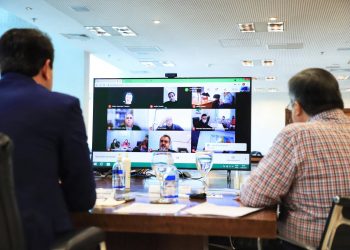 Estado firma pacto com municípios para acelerar o ritmo da vacinação contra a Covid-19