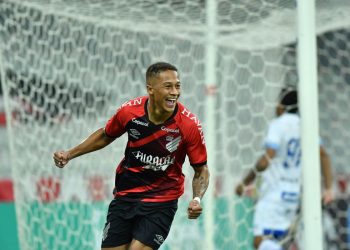 Athletico-PR bate Avaí em casa e vai às oitavas da Copa do Brasil