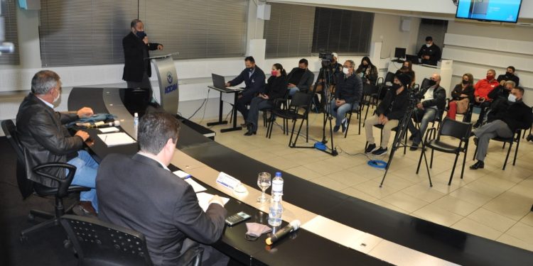 Acicam realizou reunião mensal