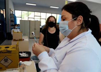 Seis meses após iniciar a vacinação, Paraná chega a 6,9 milhões de doses aplicadas