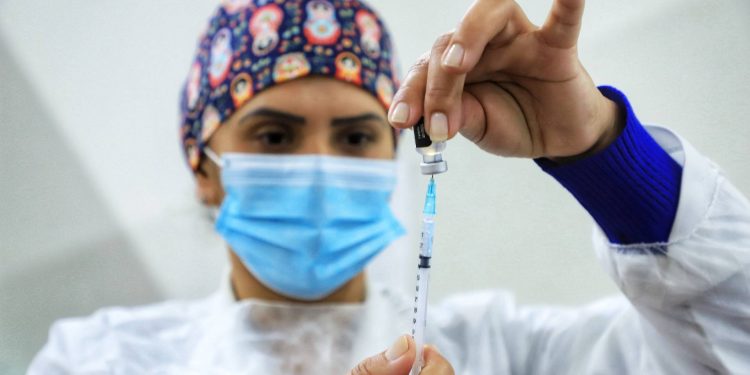 Mais de 5,5 milhões de paranaenses já foram vacinados contra a Covid-19