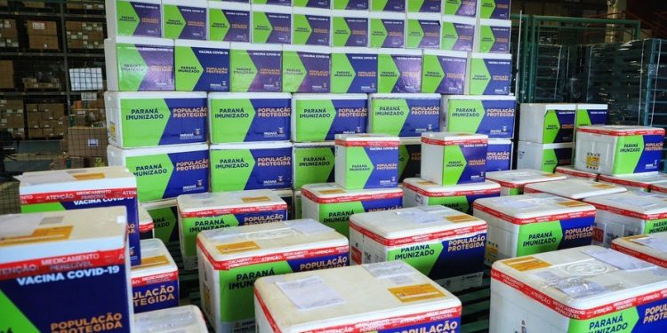 312,7 mil vacinas contra Covid-19 chegam ao Paraná entre terça e quarta-feira
