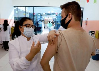 Paraná é o 3º estado que mais aplicou vacinas contra a Covid-19 na população em geral