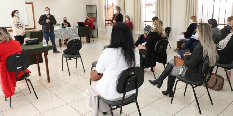 Secretaria Municipal de Educação retorna às aulas de forma híbrida em C. Mourão