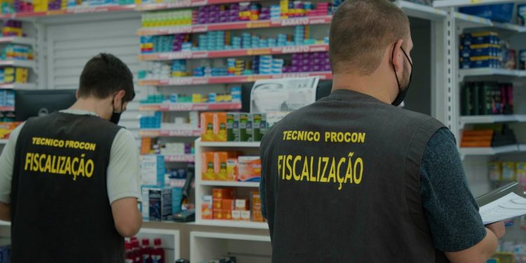 Procon fiscaliza preços de medicamentos nas farmácias