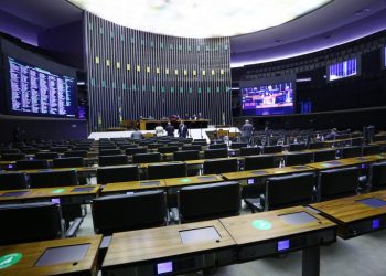 Câmara aprova volta das coligações na eleição proporcional e rejeita o “distritão”