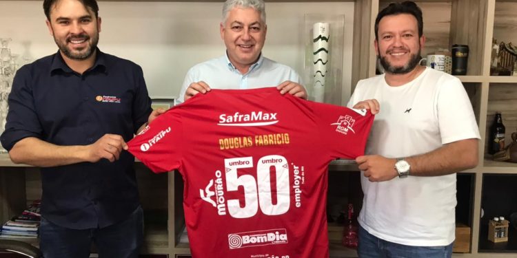 Campo Mourão/Futsal: Douglas Fabrício discute projetos com representantes da ACMF