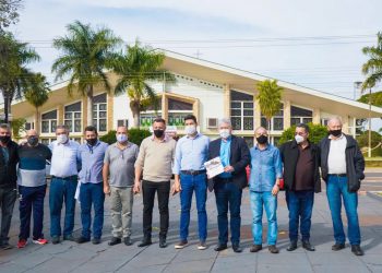 Araruna: Secretário Guto Silva e deputado Douglas Fabrício discutem desenvolvimento com lideranças