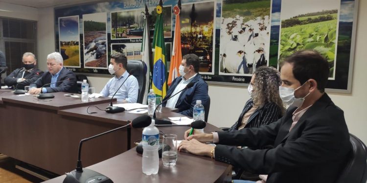 Barbosa Ferraz: Secretário Guto Silva e deputado Douglas vistoriam obras e analisam projetos com lideranças