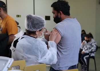 Vacinação contra Covid-19 para 32 anos nesta terça-feira
