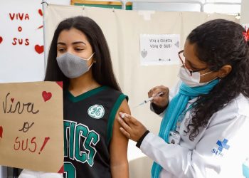 Covid-19: mais de um milhão de adolescentes já foram vacinados