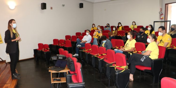 Servidores da saúde mental participam de palestra sobre prevenção ao suicídio