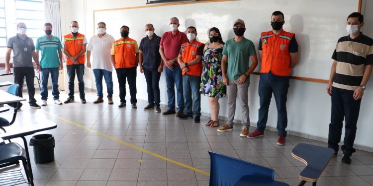 Representantes da Defesa Civil recebem treinamento