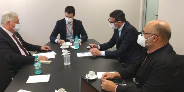 Douglas Fabrício reivindica recursos para áreas de esporte e cultura da região em audiência na Copel