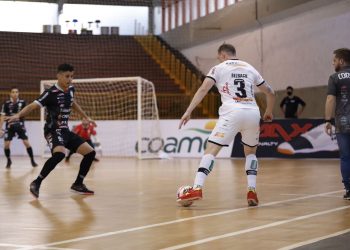Futsal: Goleada no Coronel Vivida e duelo contra o Ampere no playoff do Paranaense