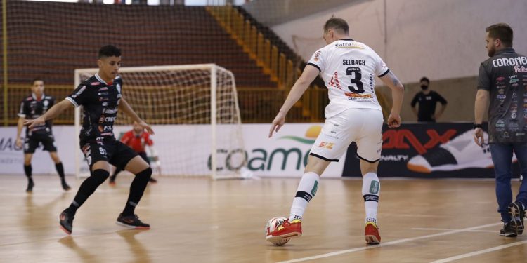 Futsal: Goleada no Coronel Vivida e duelo contra o Ampere no playoff do Paranaense