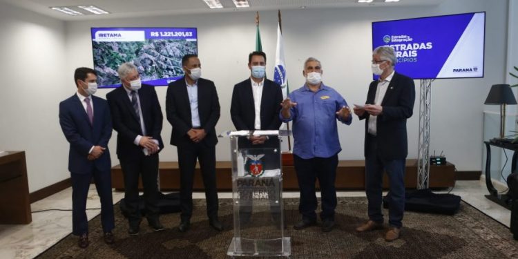 Iretama: Douglas Fabrício destaca investimentos em pavimentação com pedras irregulares