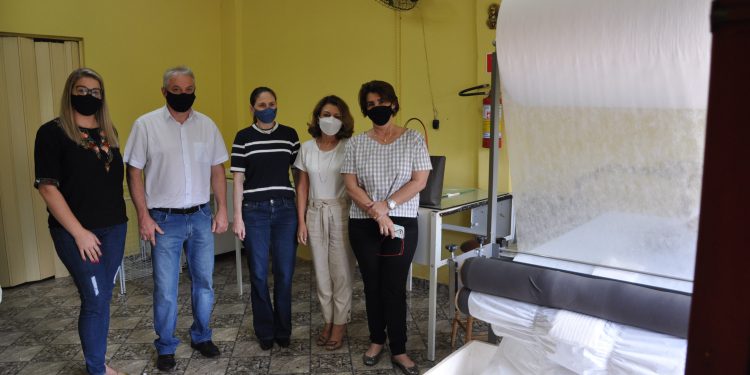 Grupo de Pirapozinho (SP) visita a Casa das Fraldas
