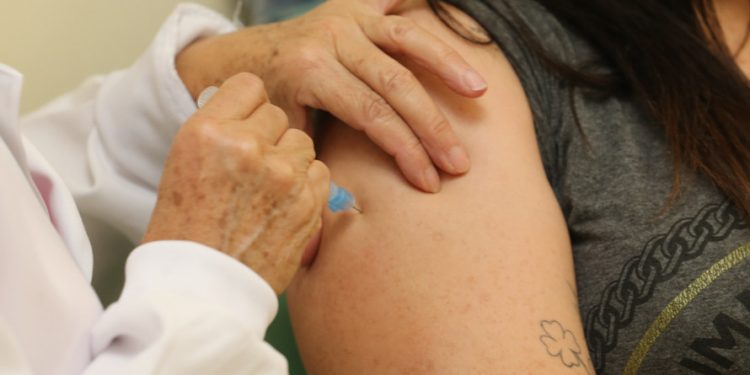 Cinco milhões de paranaenses estão completamente imunizados contra a Covid-19